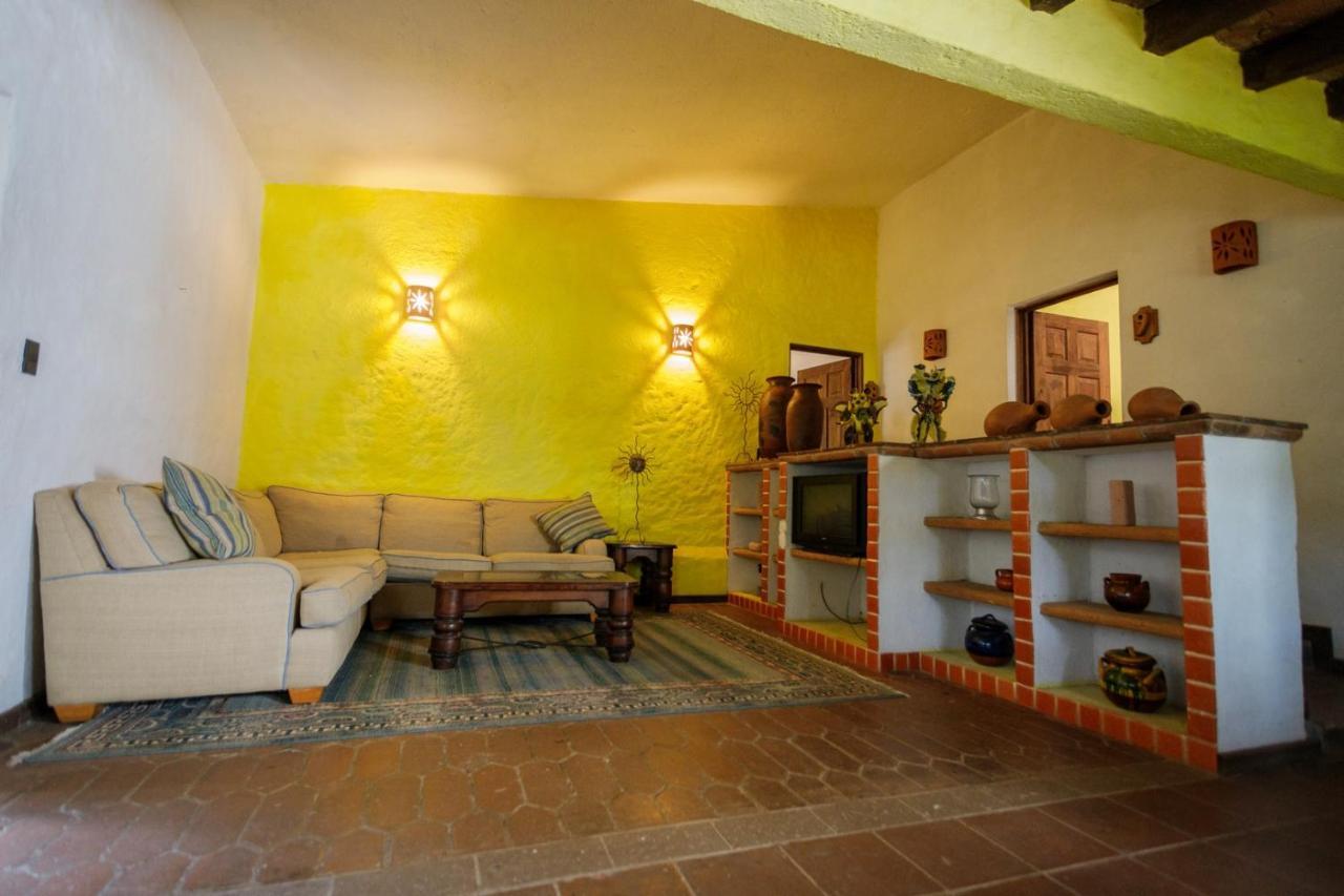 Lago Sol Hotel & Suites Tzintzuntzán Εξωτερικό φωτογραφία