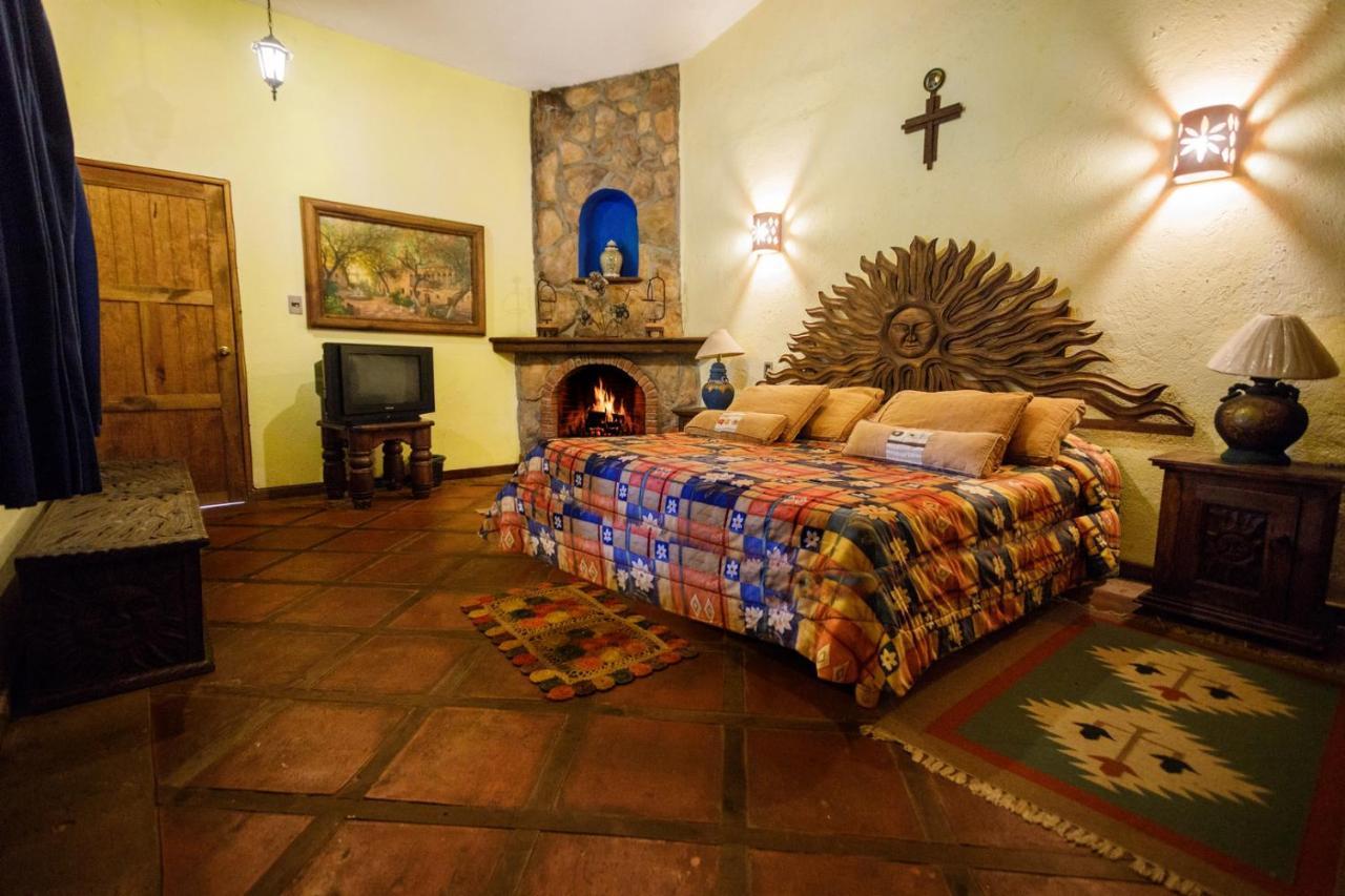 Lago Sol Hotel & Suites Tzintzuntzán Εξωτερικό φωτογραφία